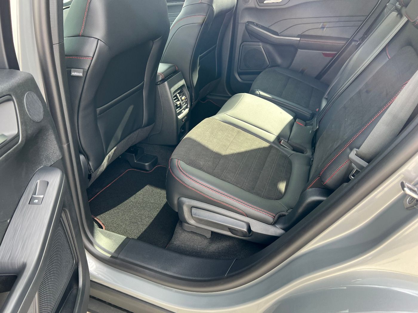 Ford KUGA ST-LINE X - Samsaru's Car Outlet