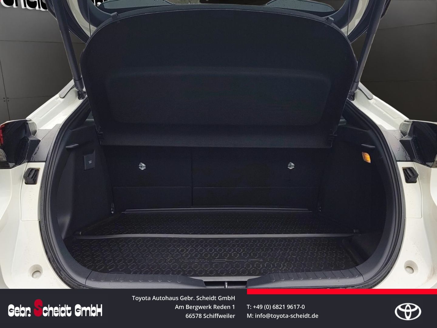 Toyota C-HR Plug-In Hybrid   LED-Scheinwerfer Kamera