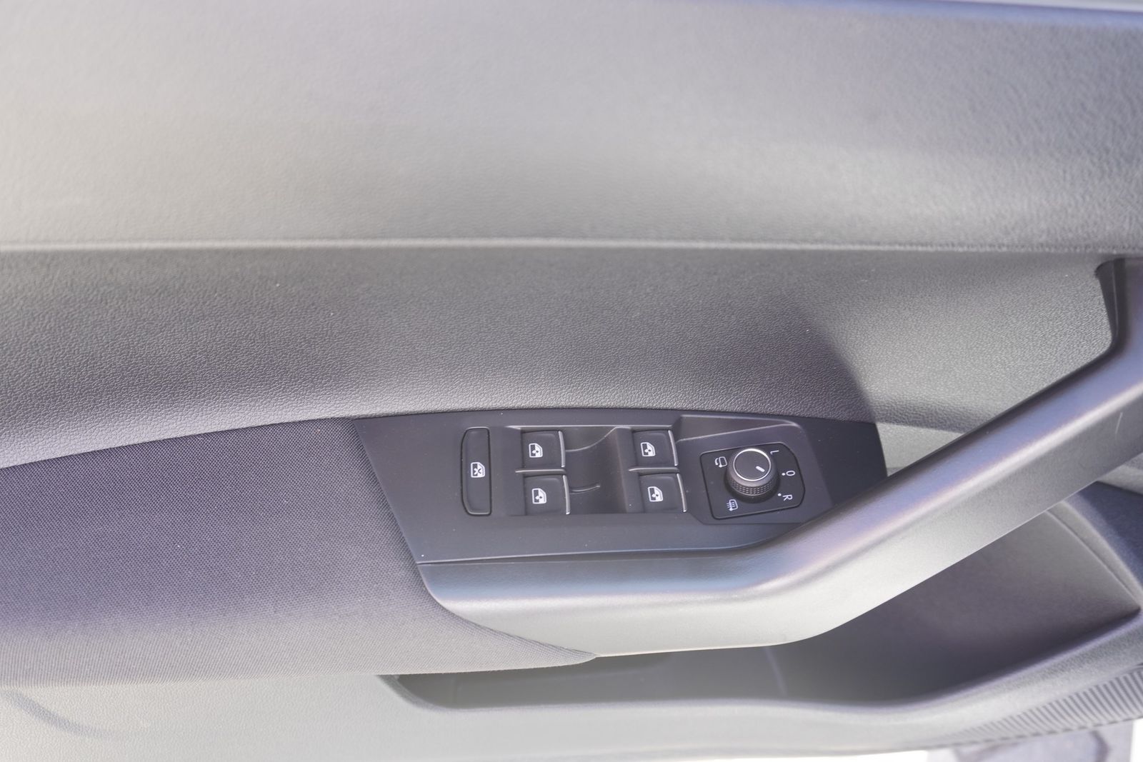 Volkswagen Taigo 1.0 TSI DSG R-Line - Samsaru's Car Outlet
