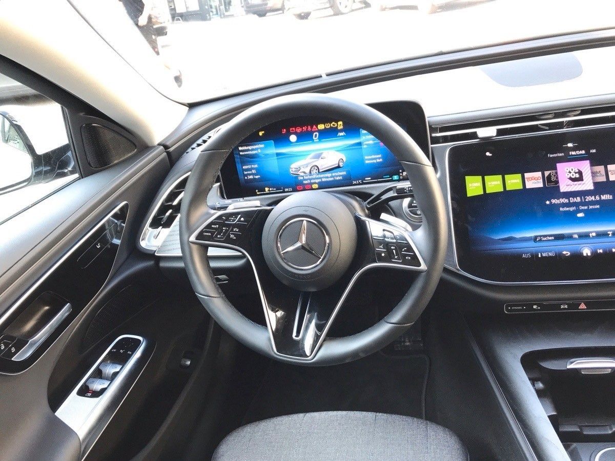 Mercedes-Benz E 200 - Samsaru's Car Outlet