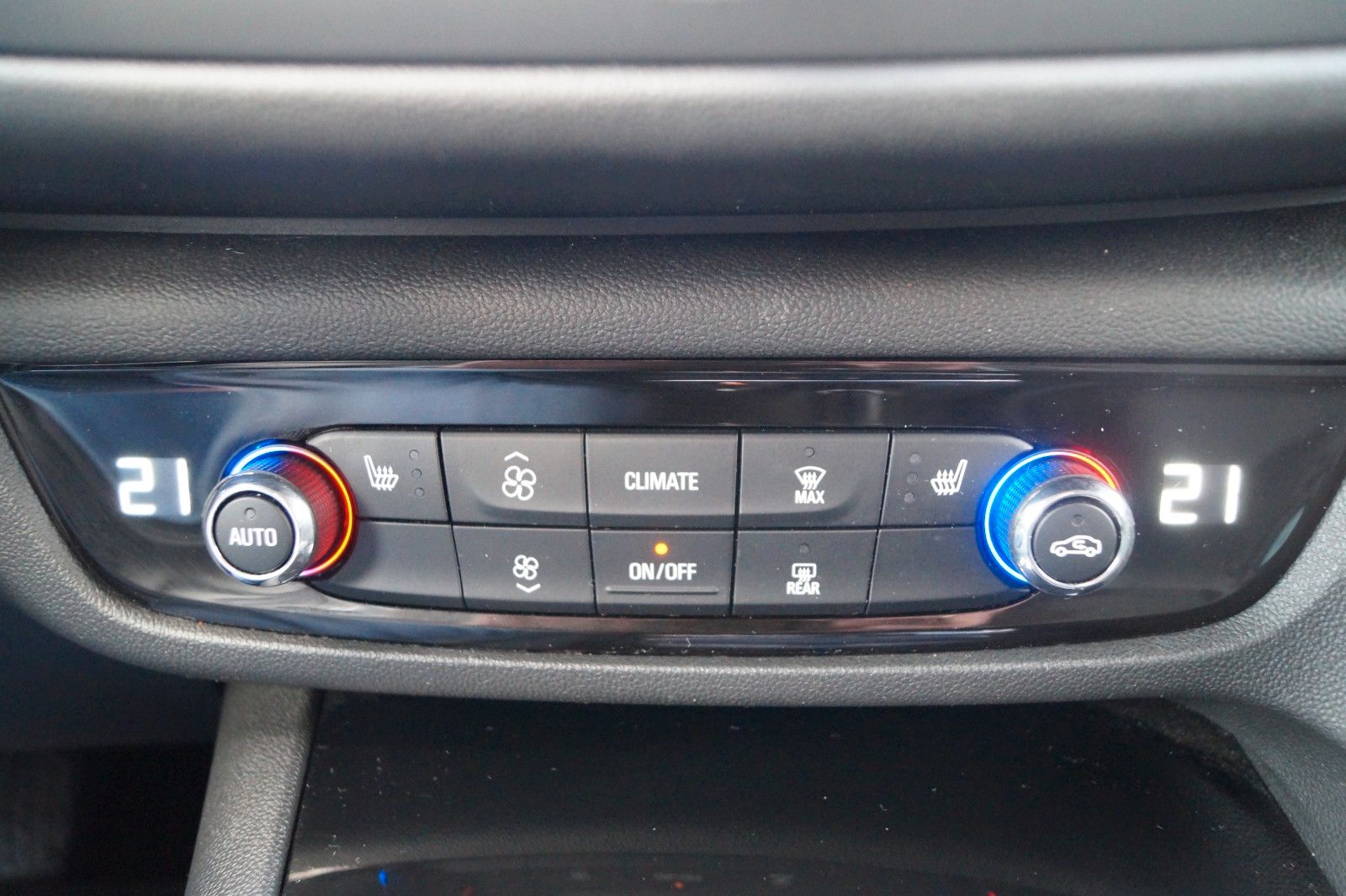 Opel Insignia B Sports Tourer Edition - Samsaru's Car Outlet