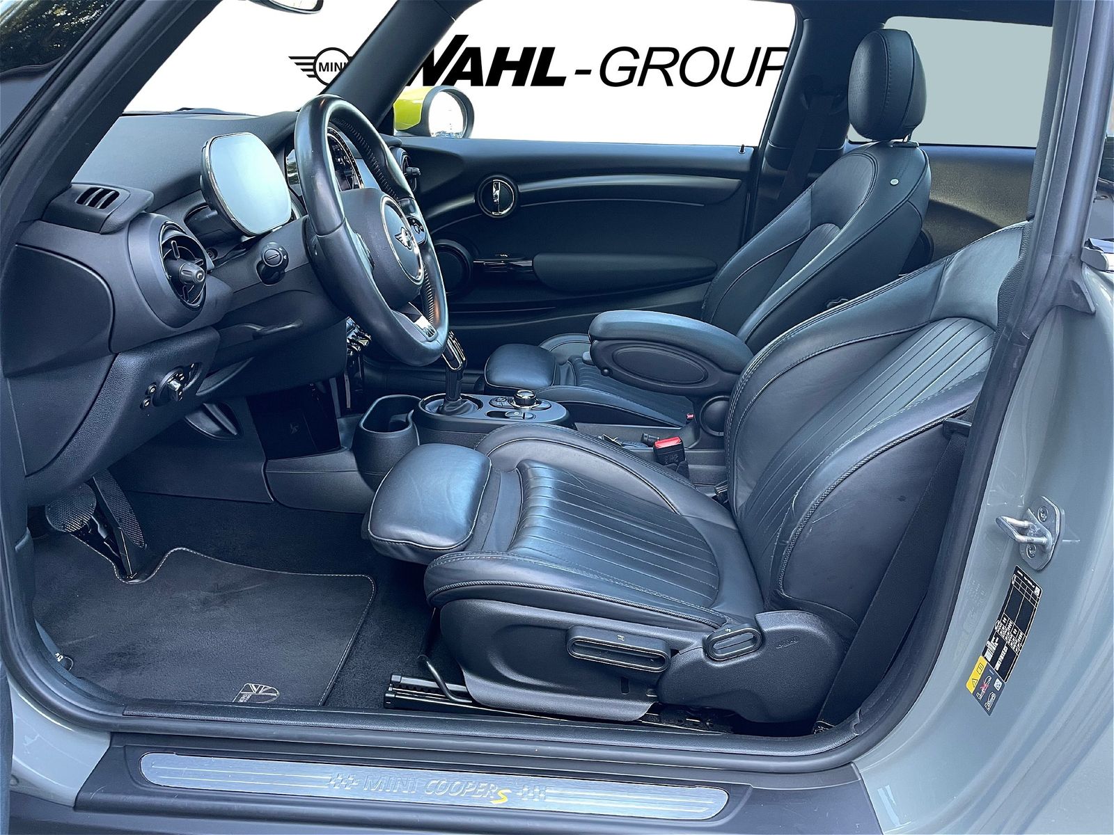 MINI Cooper SE YOURS TRIM - Samsaru's Car Outlet