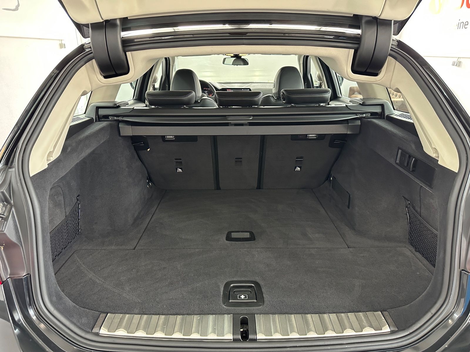 BMW 320 d Touring - Samsaru's Car Outlet
