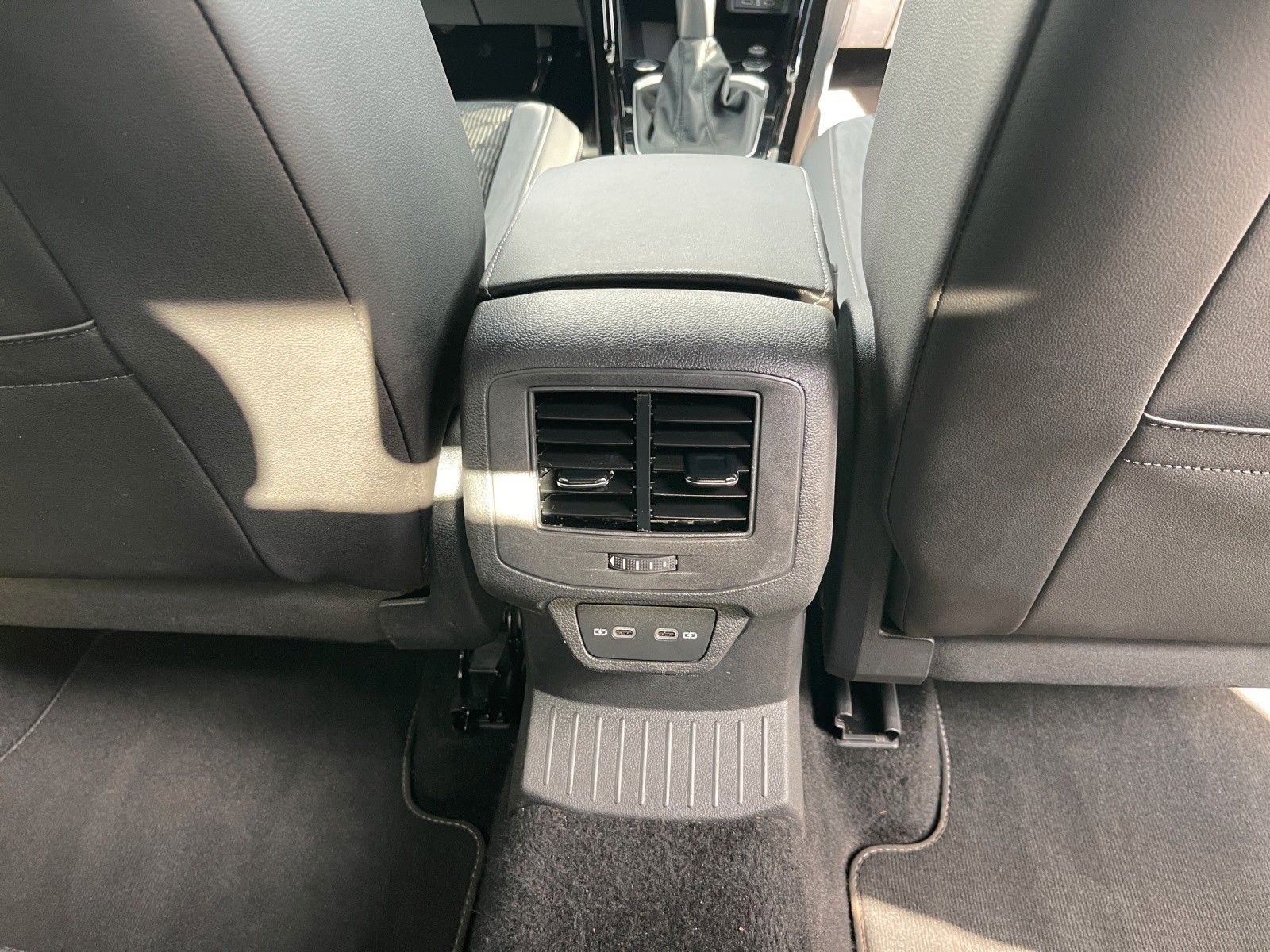 Volkswagen T-Roc R-Line Plus - Samsaru's Car Outlet