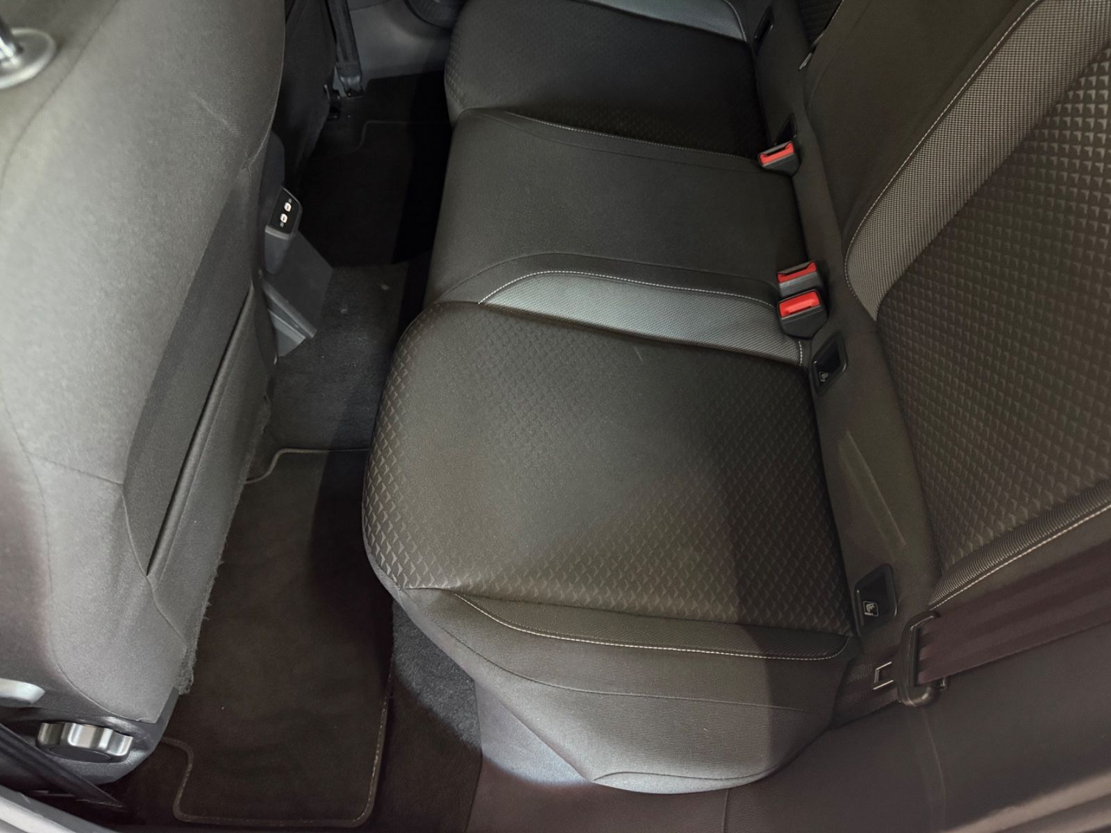 Volkswagen Polo 1.0 TSI Comfortline - Samsaru's Car Outlet