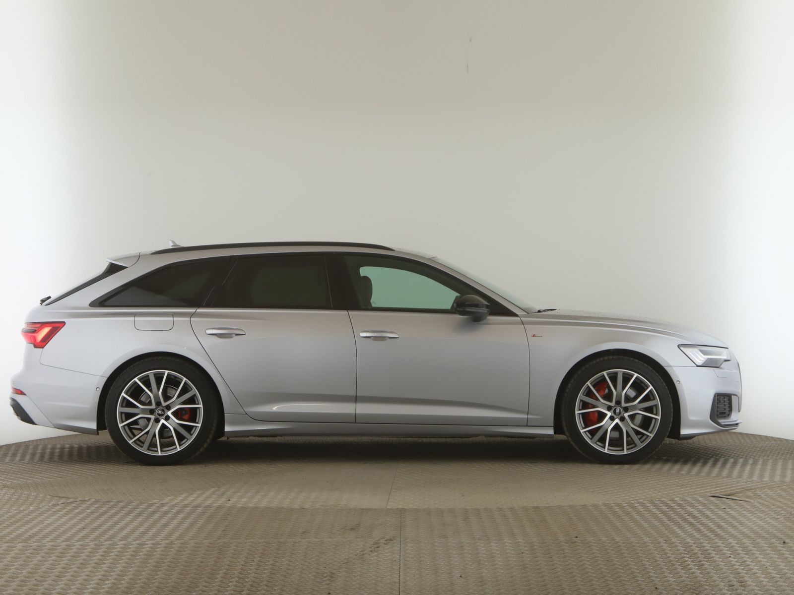 Audi A6 Avant 55 TFSIe quattro Sport - Samsaru's Car Outlet