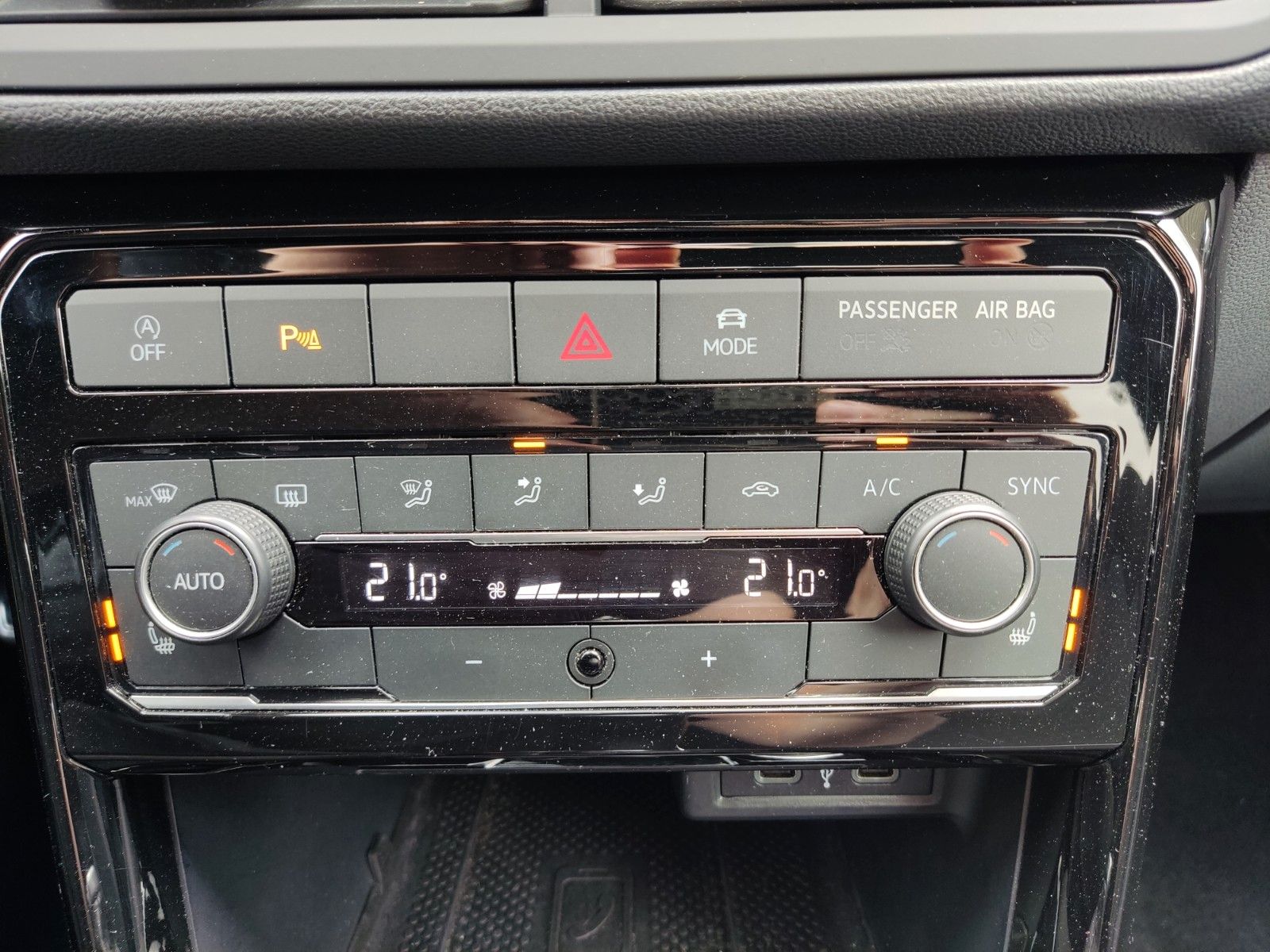 Volkswagen T-Cross 1.0 TSI UNITED - Samsaru's Car Outlet