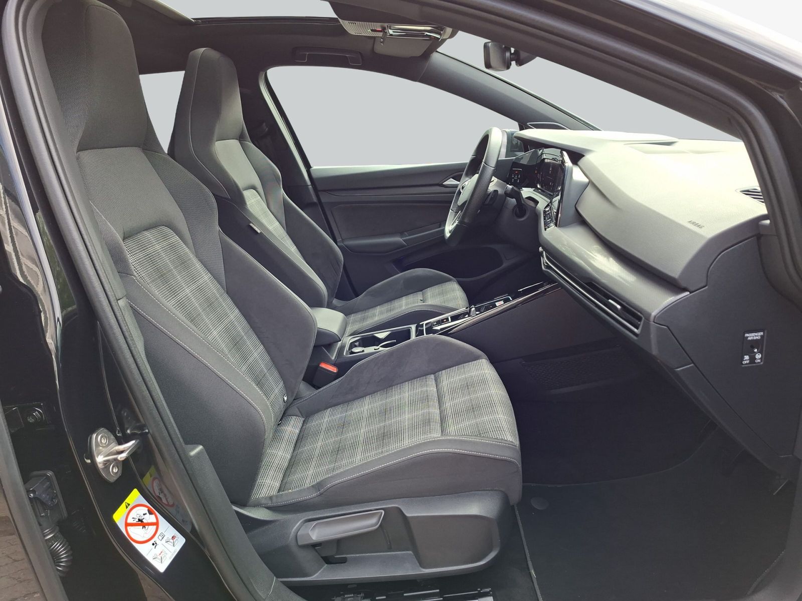 Volkswagen Golf VIII GTD 2.0 TDI DSG PANO IQ LIGHT RFK NAVI