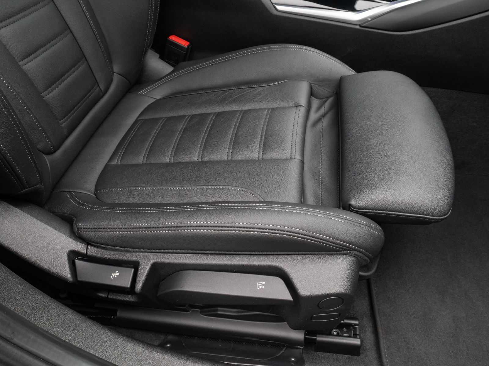 BMW 320d Sport Line - Samsaru's Car Outlet