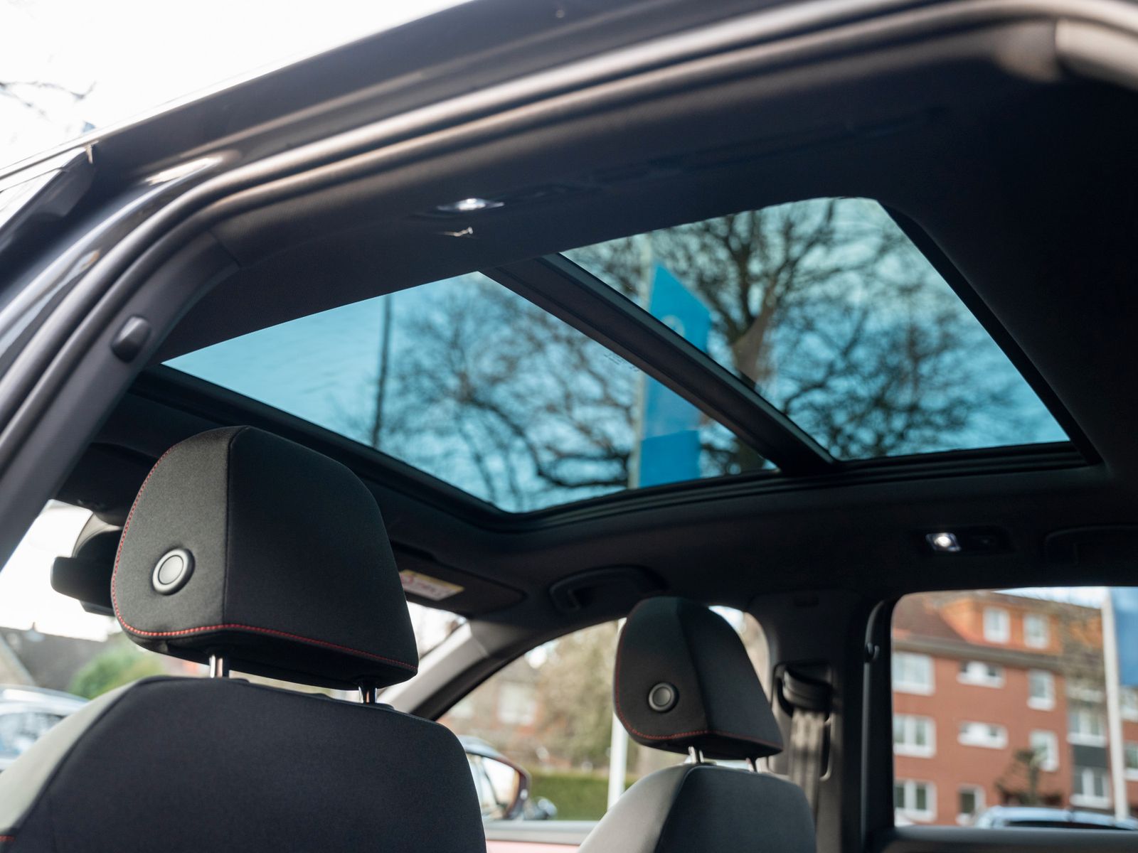 Volkswagen T-ROC Sport 1.5 TSI - Samsaru's Car Outlet