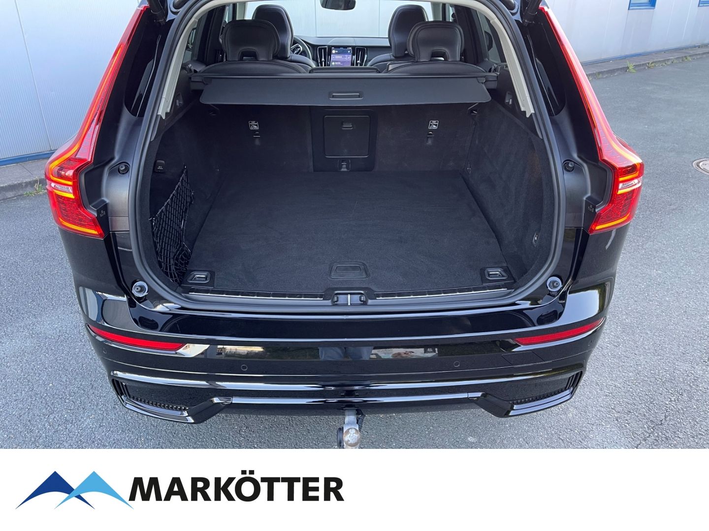Volvo XC60 T8 AWD Recharge Ultimate Dark - Samsaru's Car Outlet