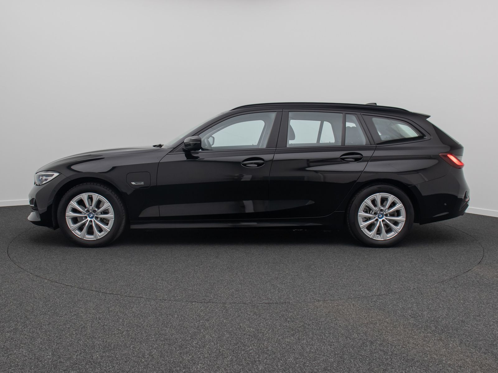 BMW 320e - Samsaru's Car Outlet