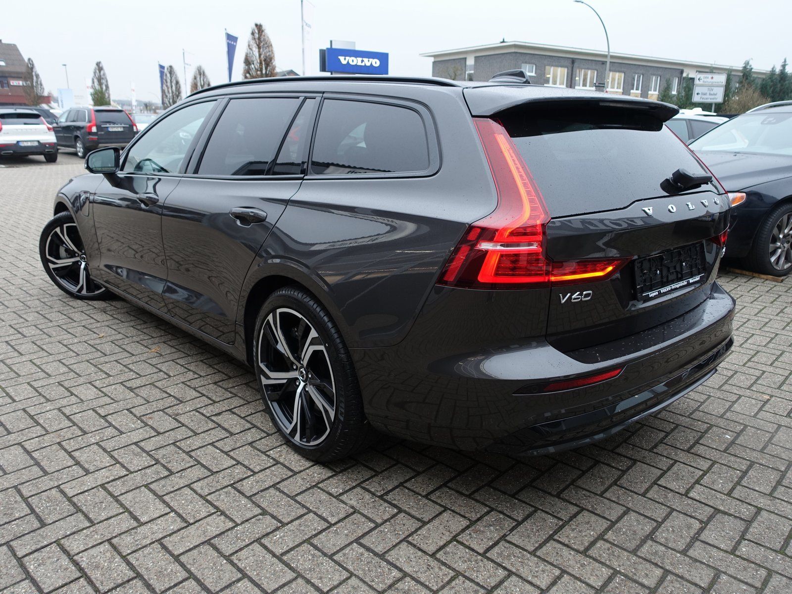 Volvo V60 Ultra Dark T8 AWD Plug-in Hybrid/AHK/Pano