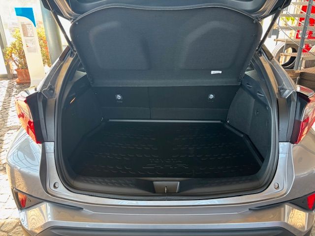 Toyota C-HR 2.0 Hybrid - Samsaru's Car Outlet
