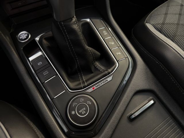 Volkswagen Tiguan 2.0TSI 4M R-Line Matrix/AHK/Pano/HK/20"
