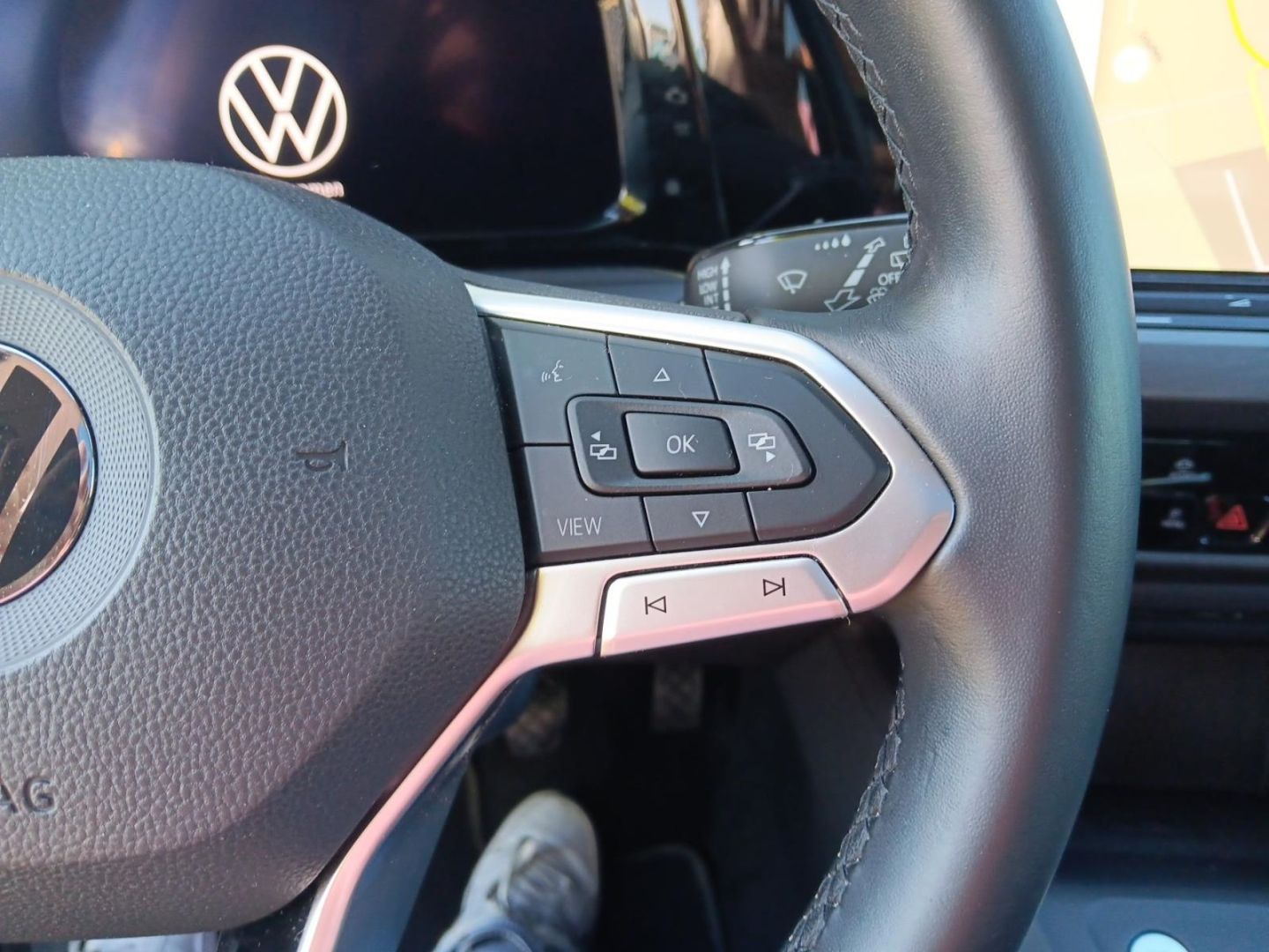 Volkswagen Golf 8 VIII Style 1.5 TSI - Samsaru's Car Outlet