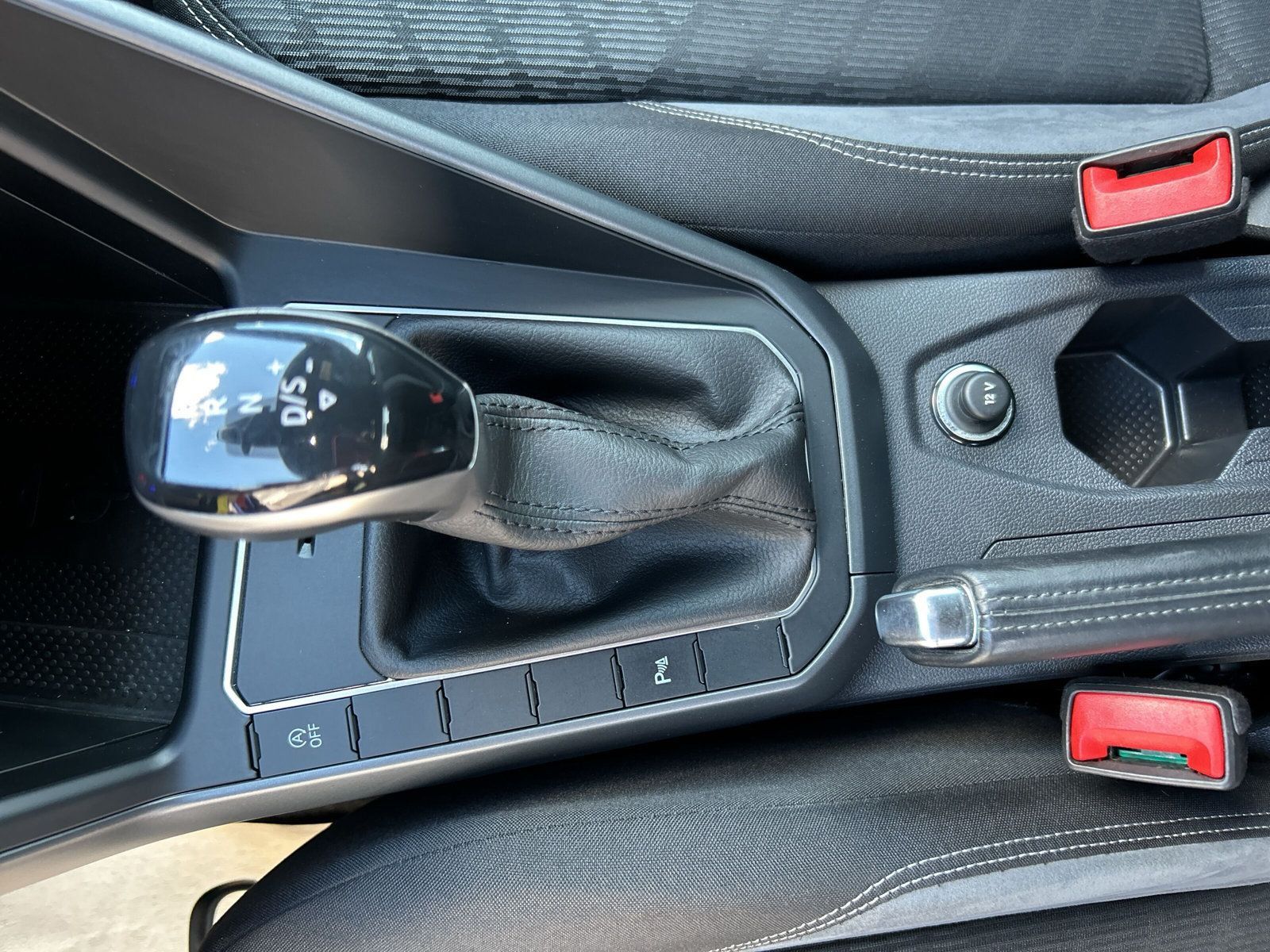 Volkswagen Taigo 1.5 TSI R-LINE - Samsaru's Car Outlet