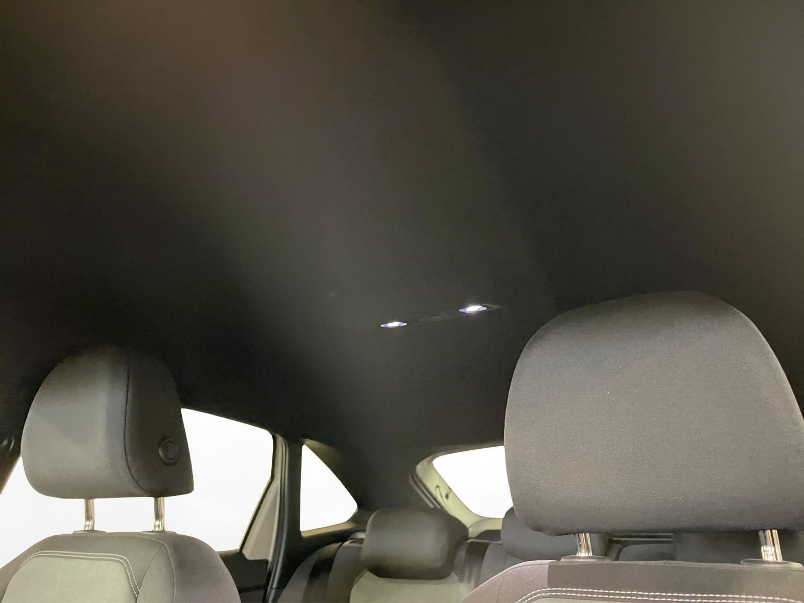 Volkswagen Taigo 1.0 TSI R-Line - Samsaru's Car Outlet