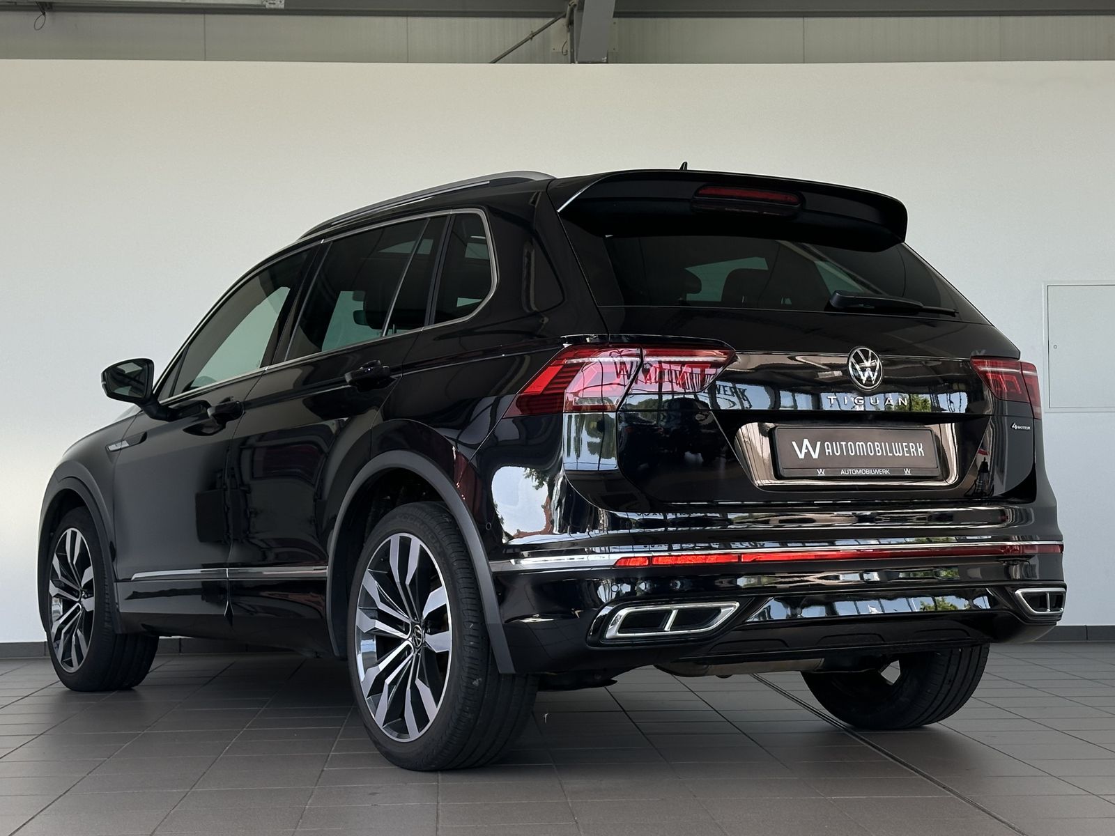 Volkswagen Tiguan R-Line 4M - Samsaru's Car Outlet