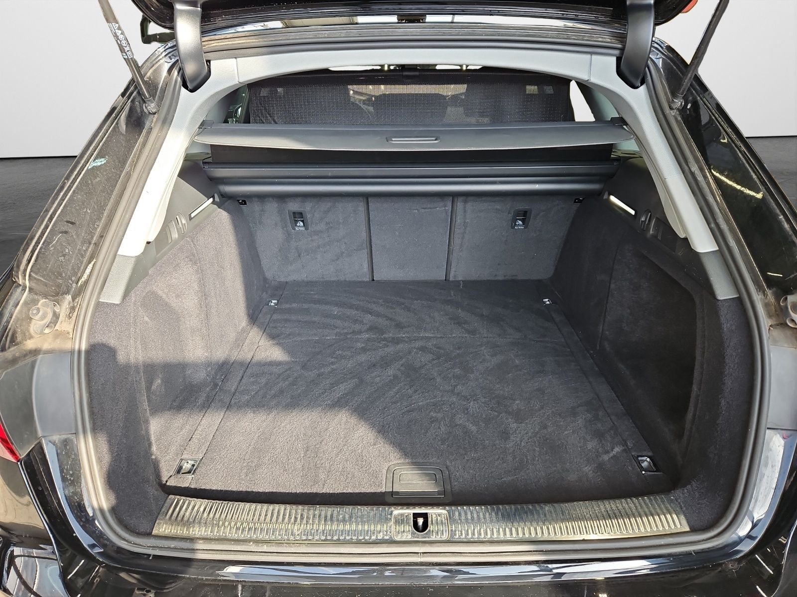 Audi A4 Avant 35 TFSI S tronic - Samsaru's Car Outlet