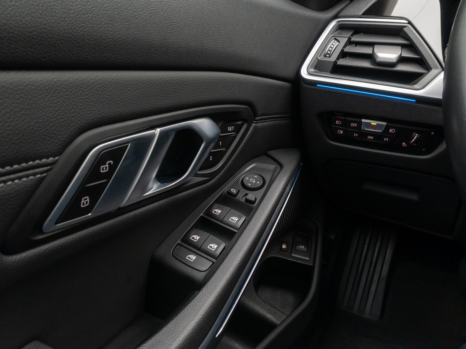 BMW 330e Sport Line - Samsaru's Car Outlet
