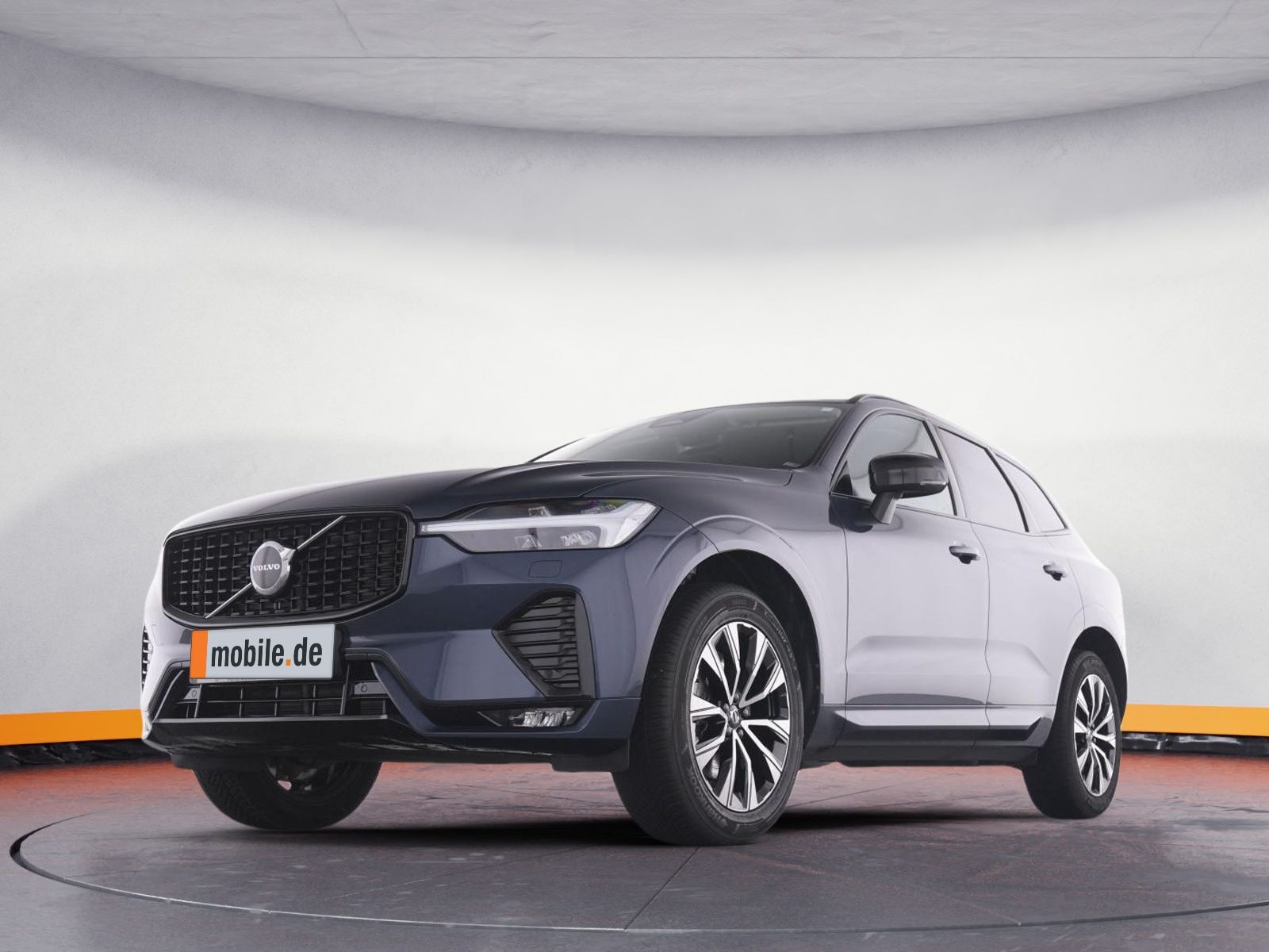 Volvo XC60 B4 PLUS DARK - Samsaru's Car Outlet