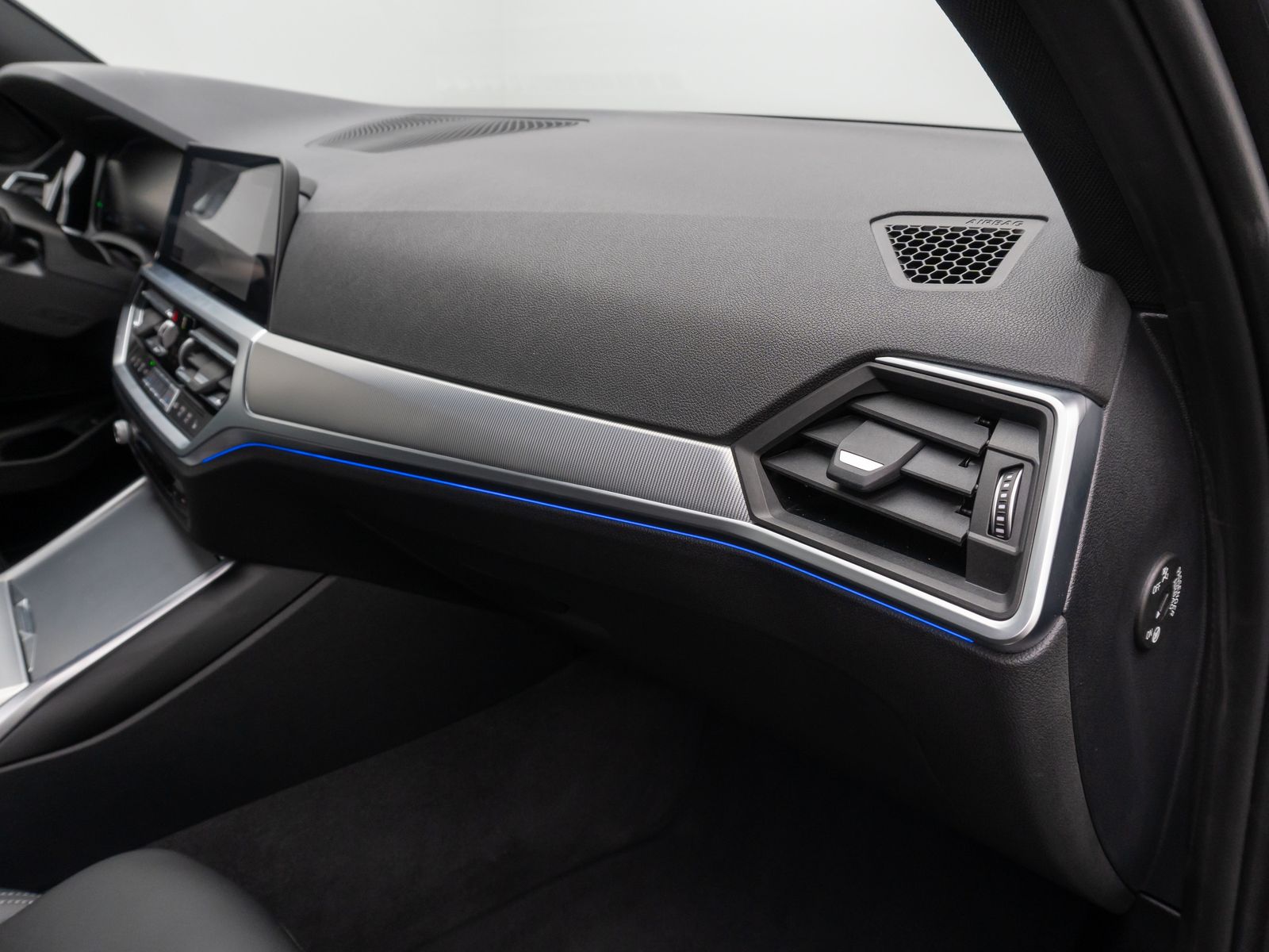 BMW 320i Sport Line - Samsaru's Car Outlet