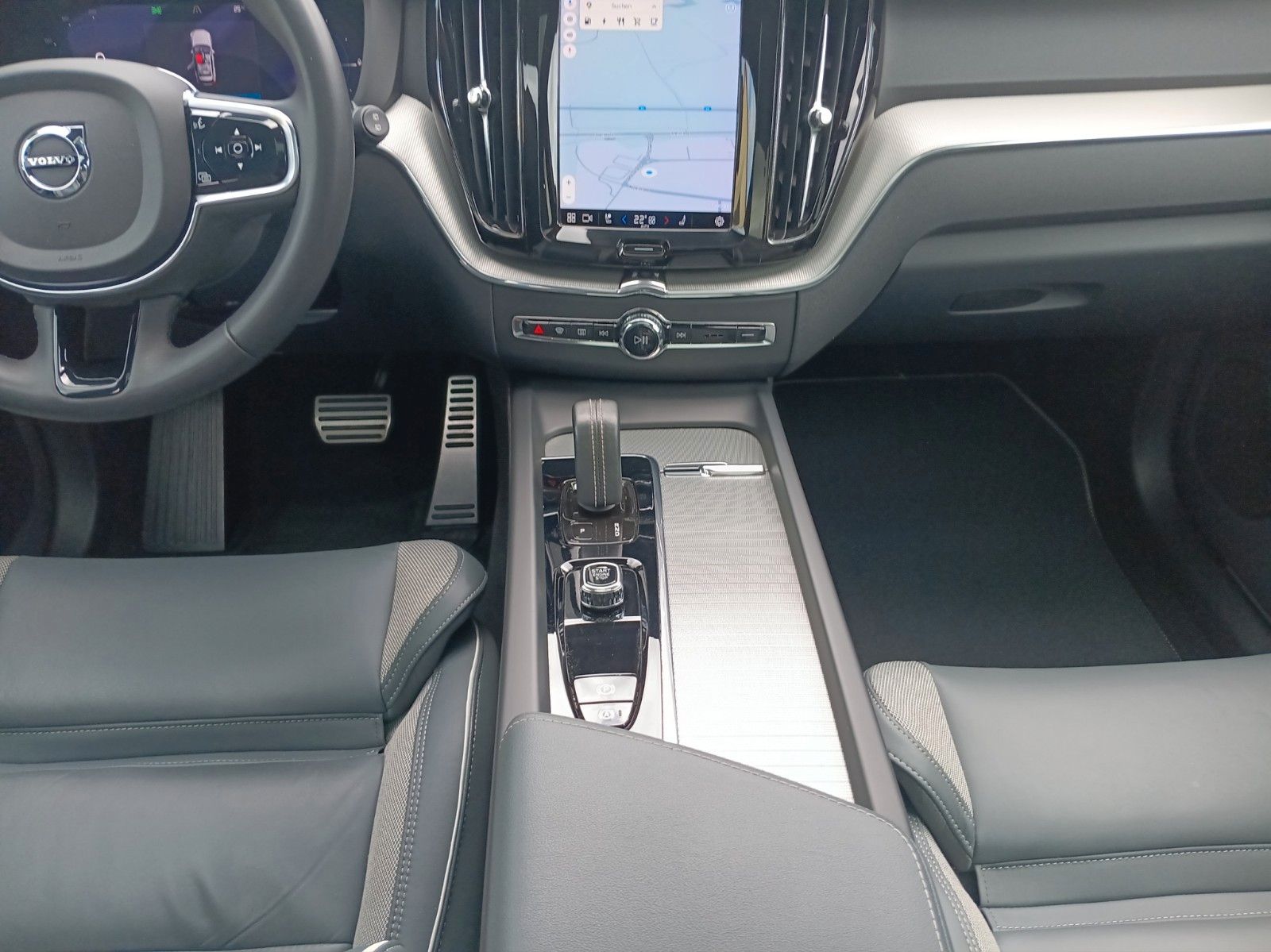 Volvo XC60 T6 Recharge R-Design AWD - Samsaru's Car Outlet