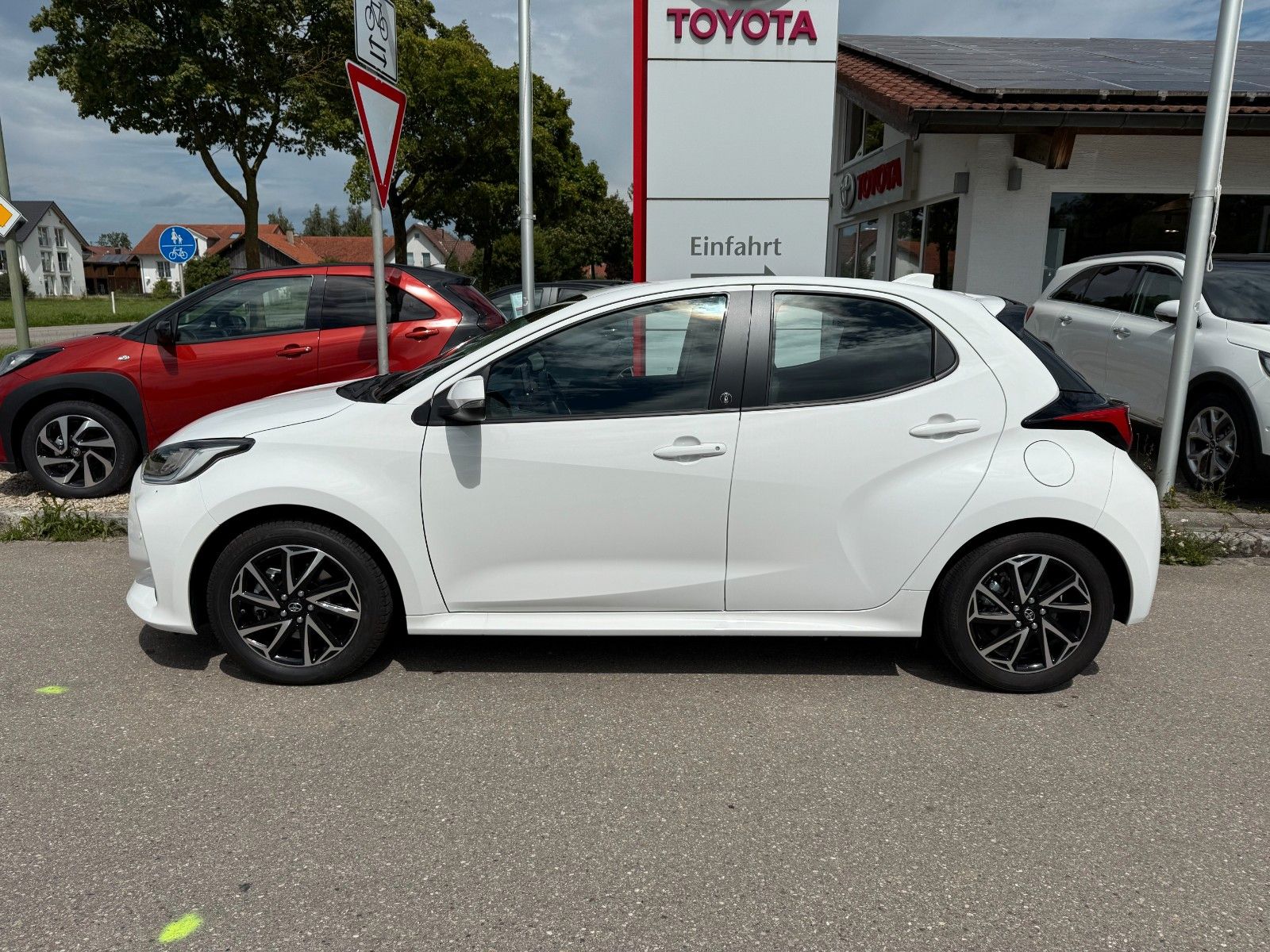 Toyota Yaris Hybrid Team D mit Technik Paket *LED*