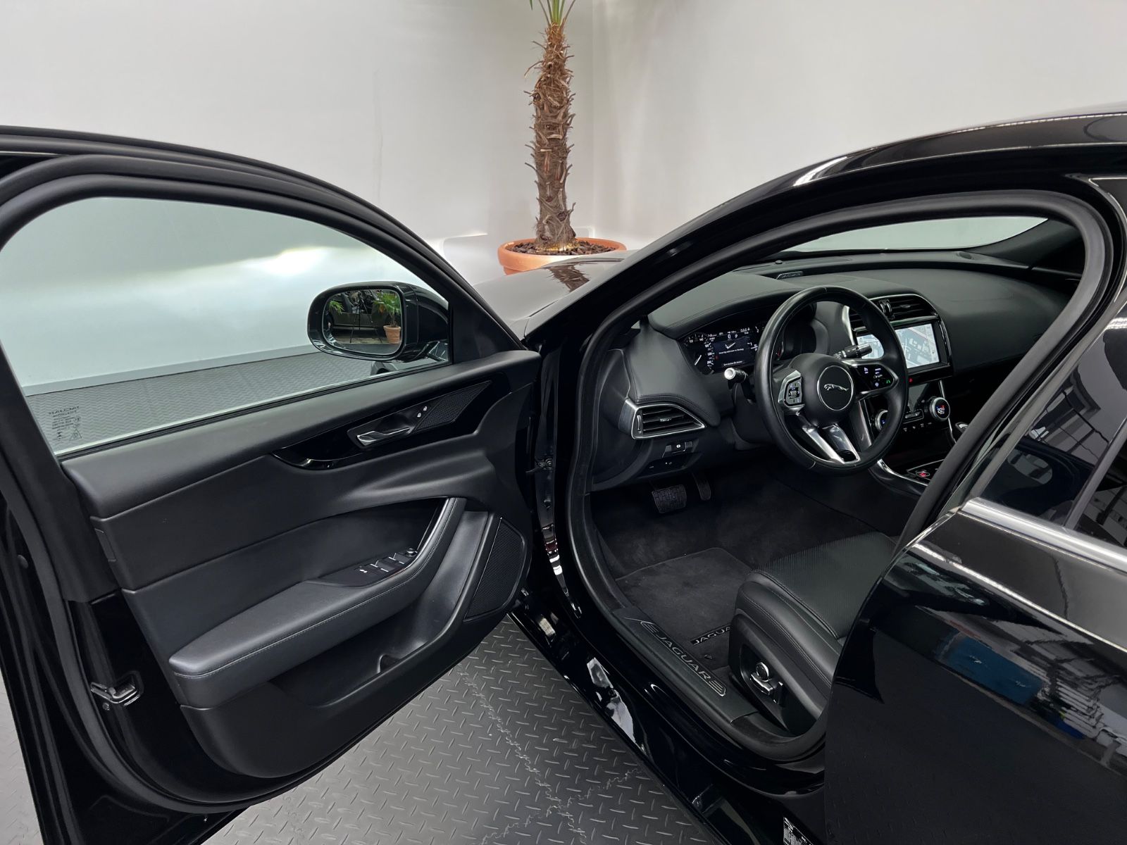 Jaguar XE S  AWD 4x4*LEDER*PANO*LED*NAVI*ACC*360°CAM*