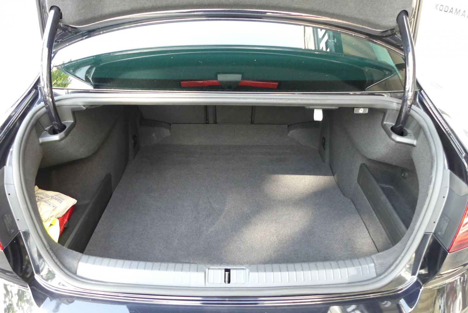 Volkswagen Passat Lim. Elegance - Samsaru's Car Outlet