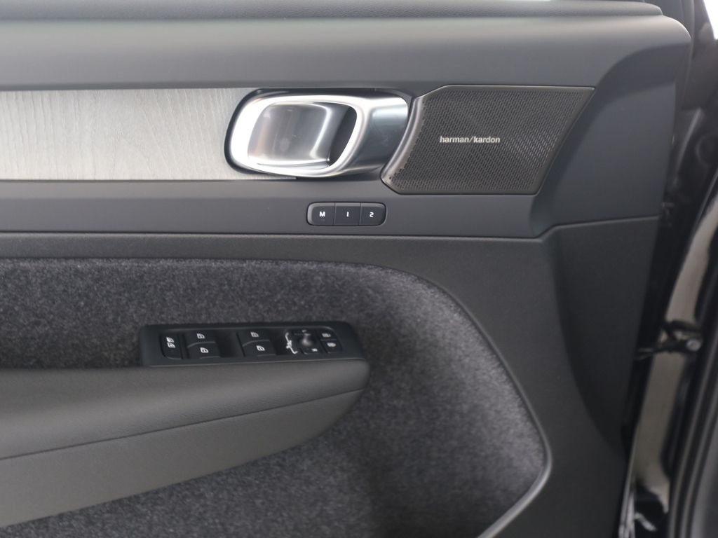 Volvo XC40 Plus Dark B3 EU6e AHK Leder Digitales Cockp