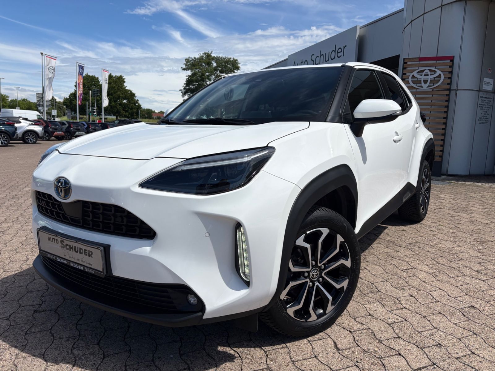 Toyota YARIS CROSS Team D **SAFETY/CONNECT**