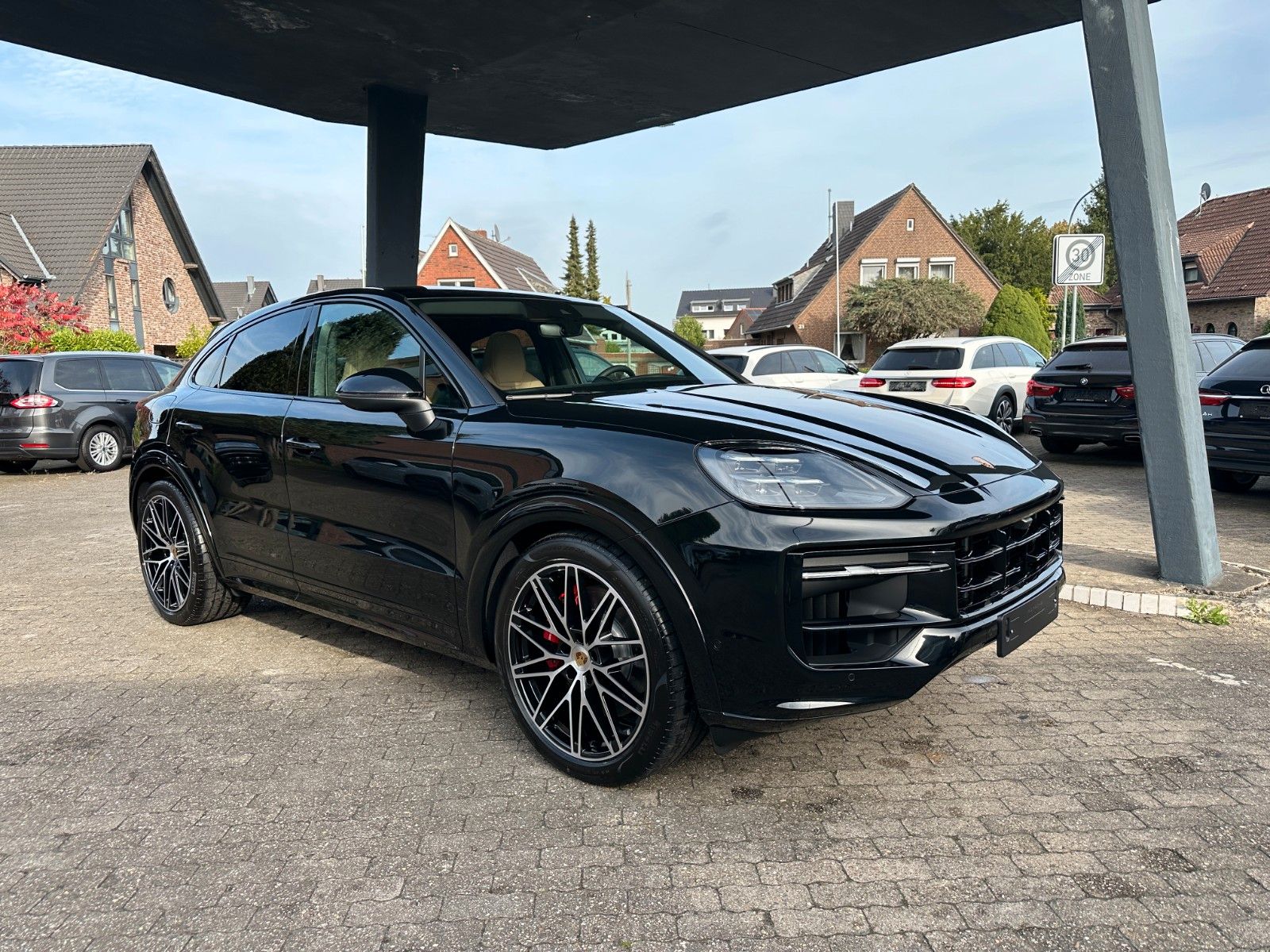 Porsche Cayenne S Coupe HUD Sport Design Max Voll