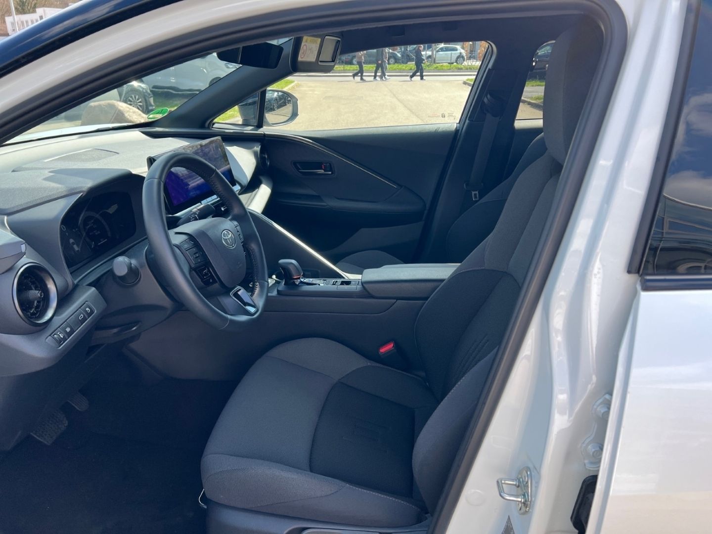 Toyota C-HR 1.8l Hybrid - Samsaru's Car Outlet