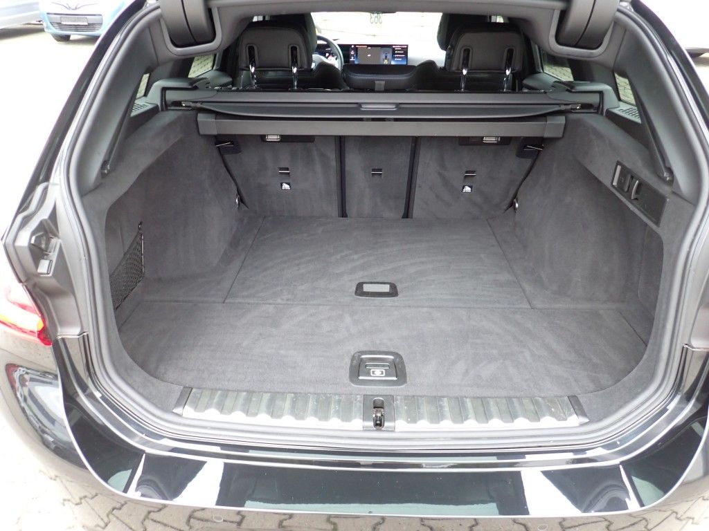 BMW 330 i Touring M Sport - Samsaru's Car Outlet