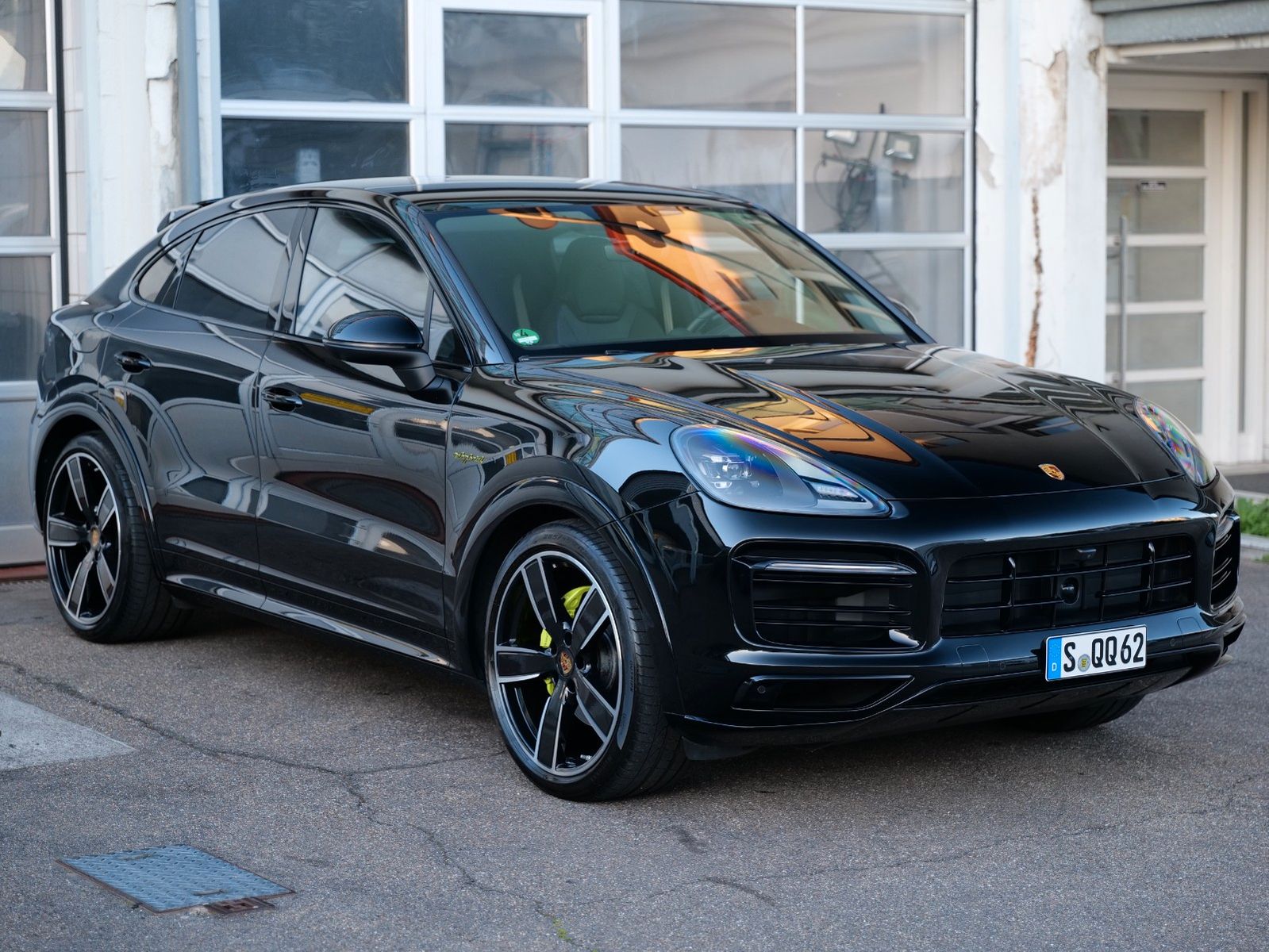 Porsche Cayenne Coupe E-Hybrid Platinum Edi SPORT DESIGN