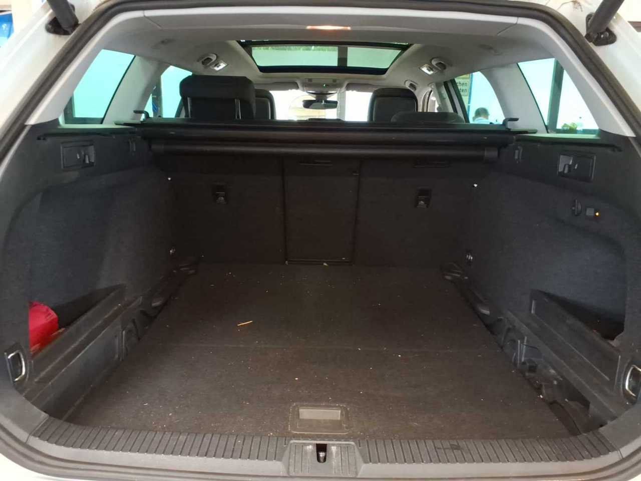 Volkswagen Passat Variant 2.0 TDI Business - Samsaru's Car Outlet