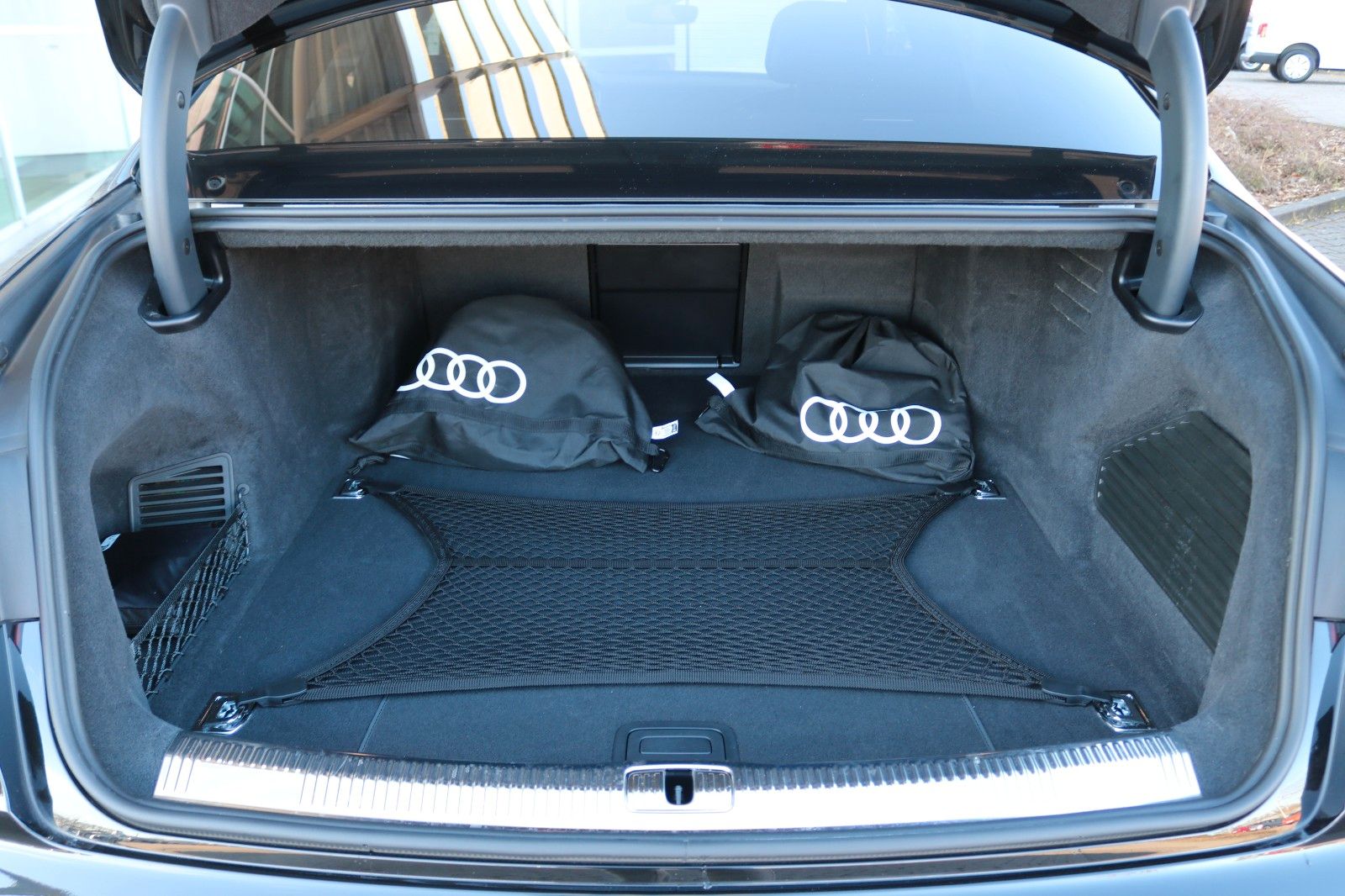 Audi A8 60 TFSI e quattro - Samsaru's Car Outlet