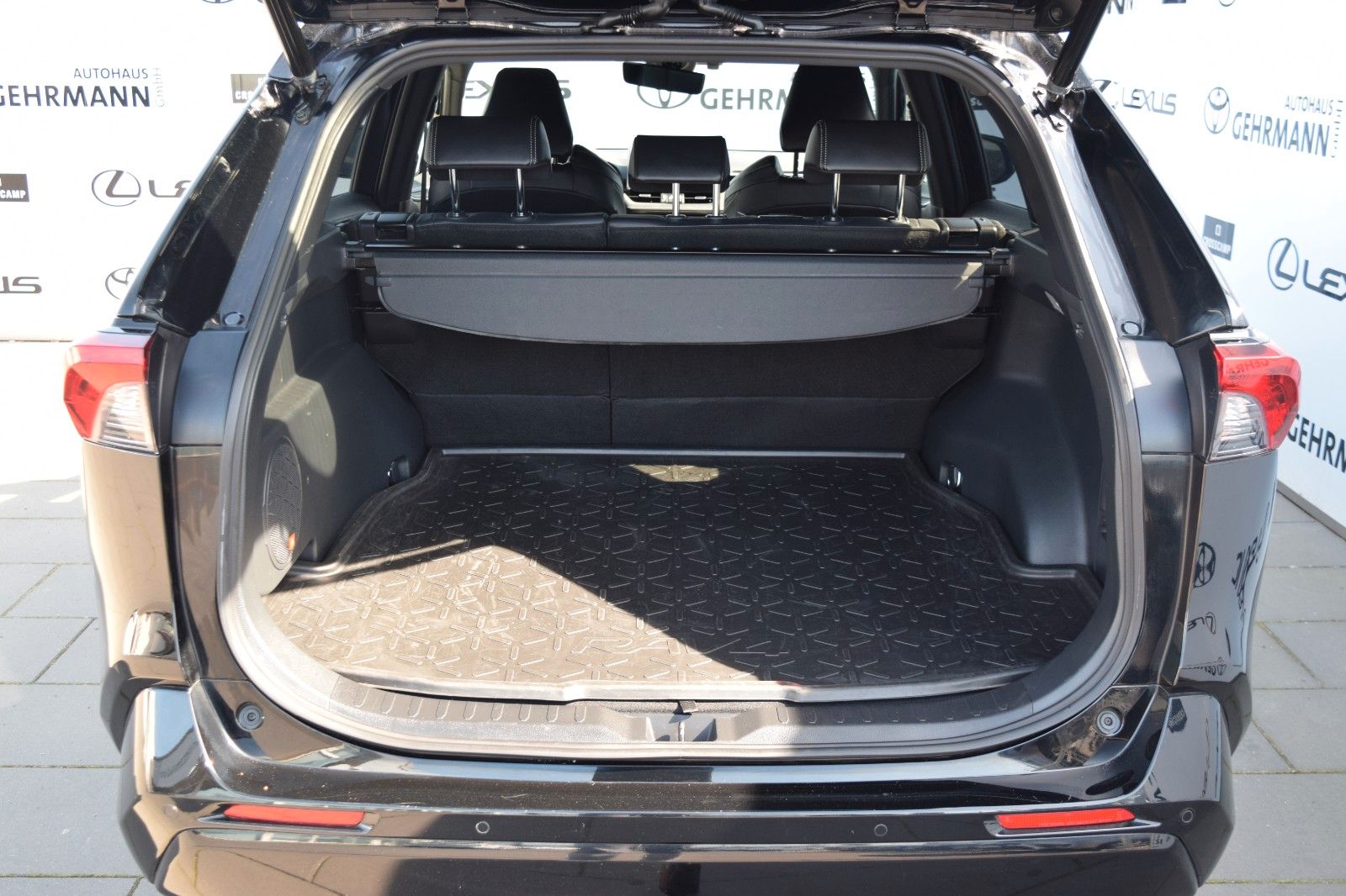 Toyota RAV 4 RAV4 Hybrid 4x2 Black Edition - Samsaru's Car Outlet