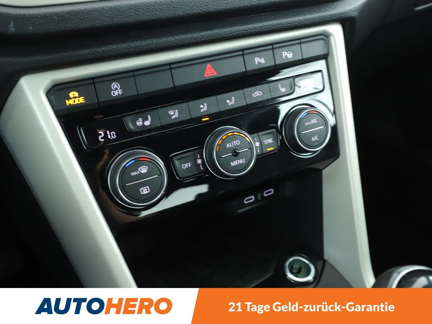 Volkswagen T-Roc 1.5 TSI ACT Style - Samsaru's Car Outlet