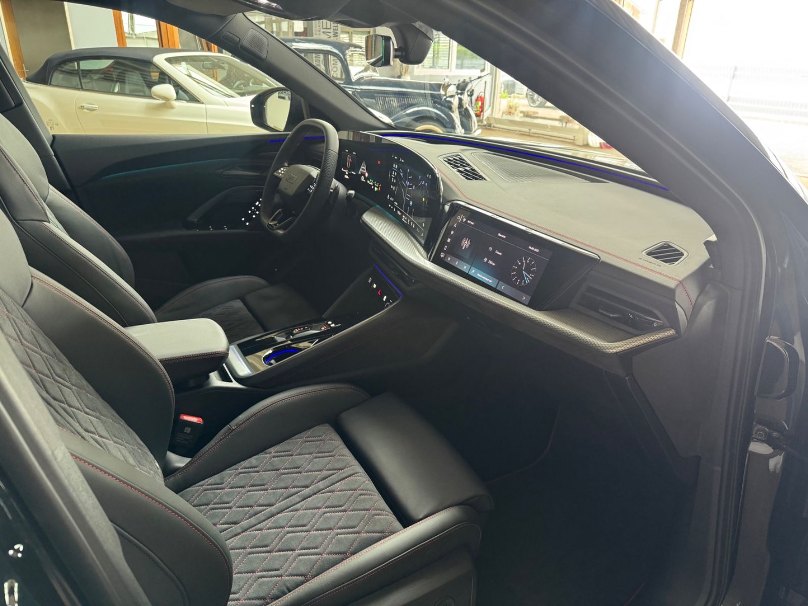 Audi Q5 2.0 TDI quattro S-Line - Samsaru's Car Outlet