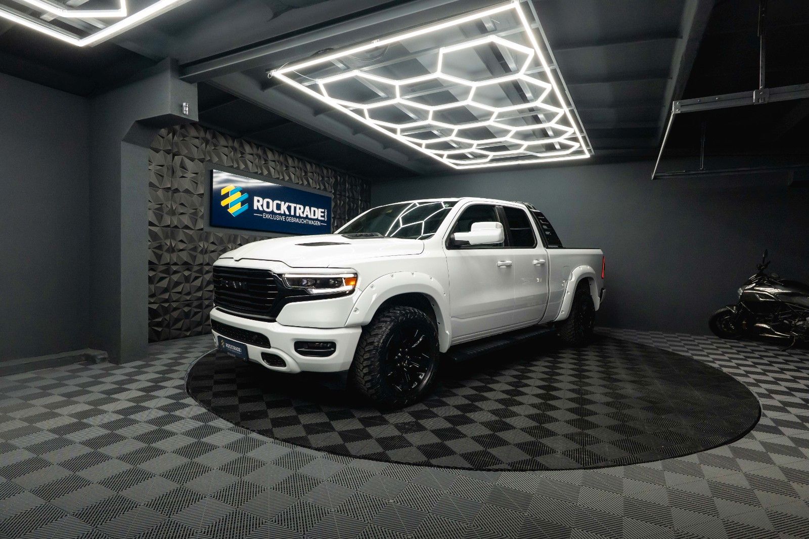 Dodge RAM 5.7 V8 HEMI 4x4 OFFROAD LONGBED Limited 19%