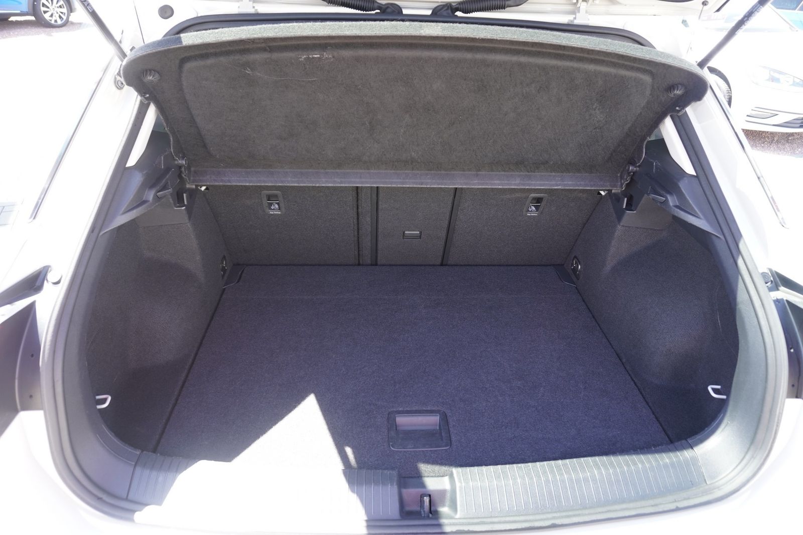 Volkswagen T-Roc 1.5 TSI DSG - Samsaru's Car Outlet