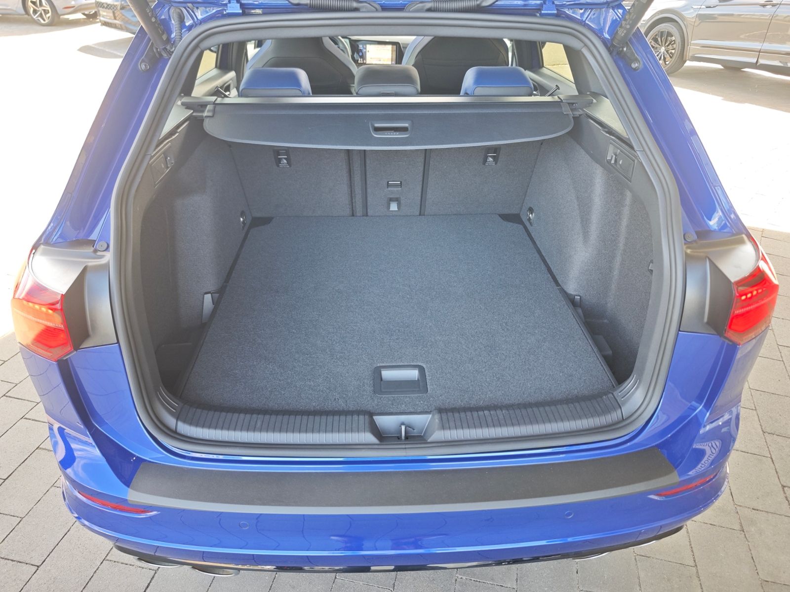 Volkswagen Golf VIII Variant R 4M PERF/19"/PANO/LEDER/H&K/u