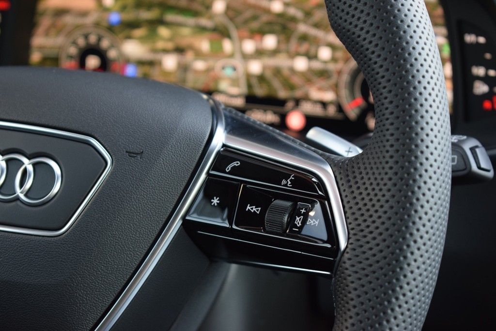 Audi A6 Avant 45 TFSI quattro S-line - Samsaru's Car Outlet