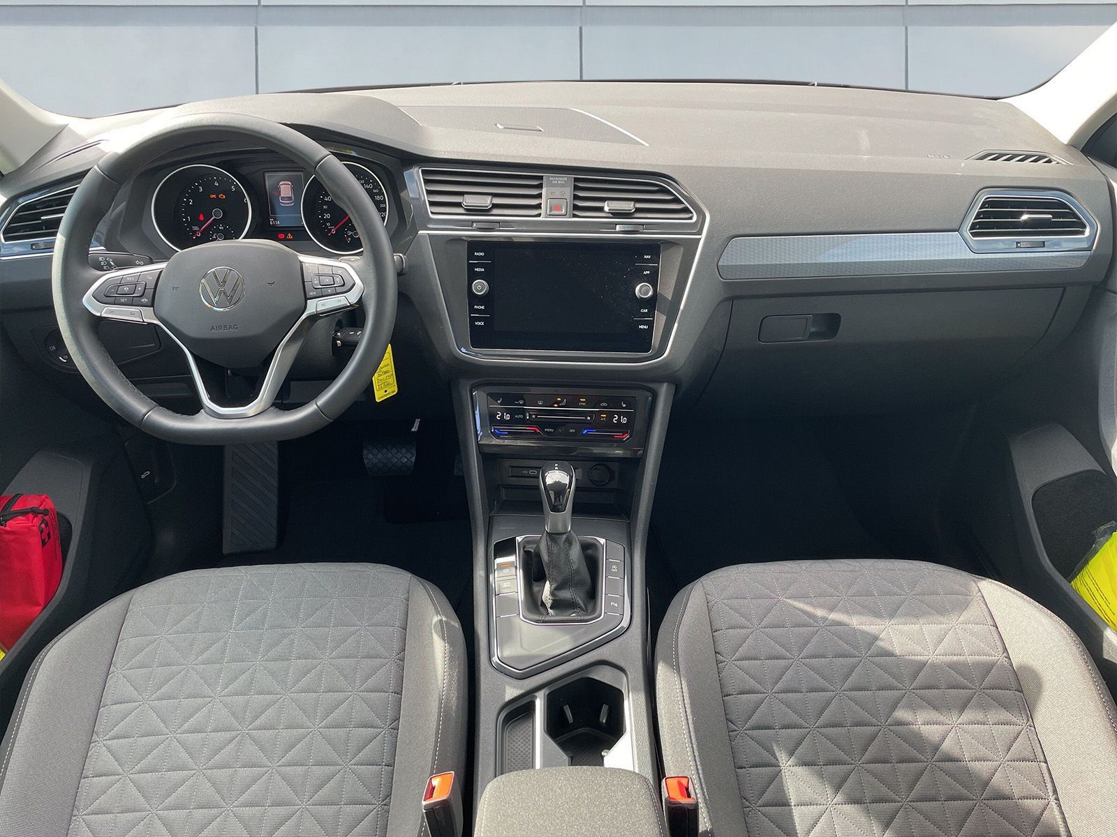 Volkswagen Tiguan Life 1.5 DSG - Samsaru's Car Outlet