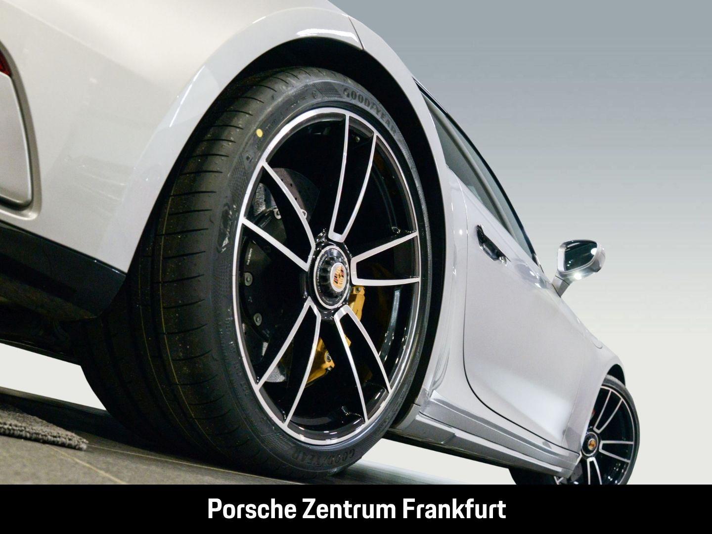 Porsche 992 911 Turbo S Burmester Sportabgasanlage LED