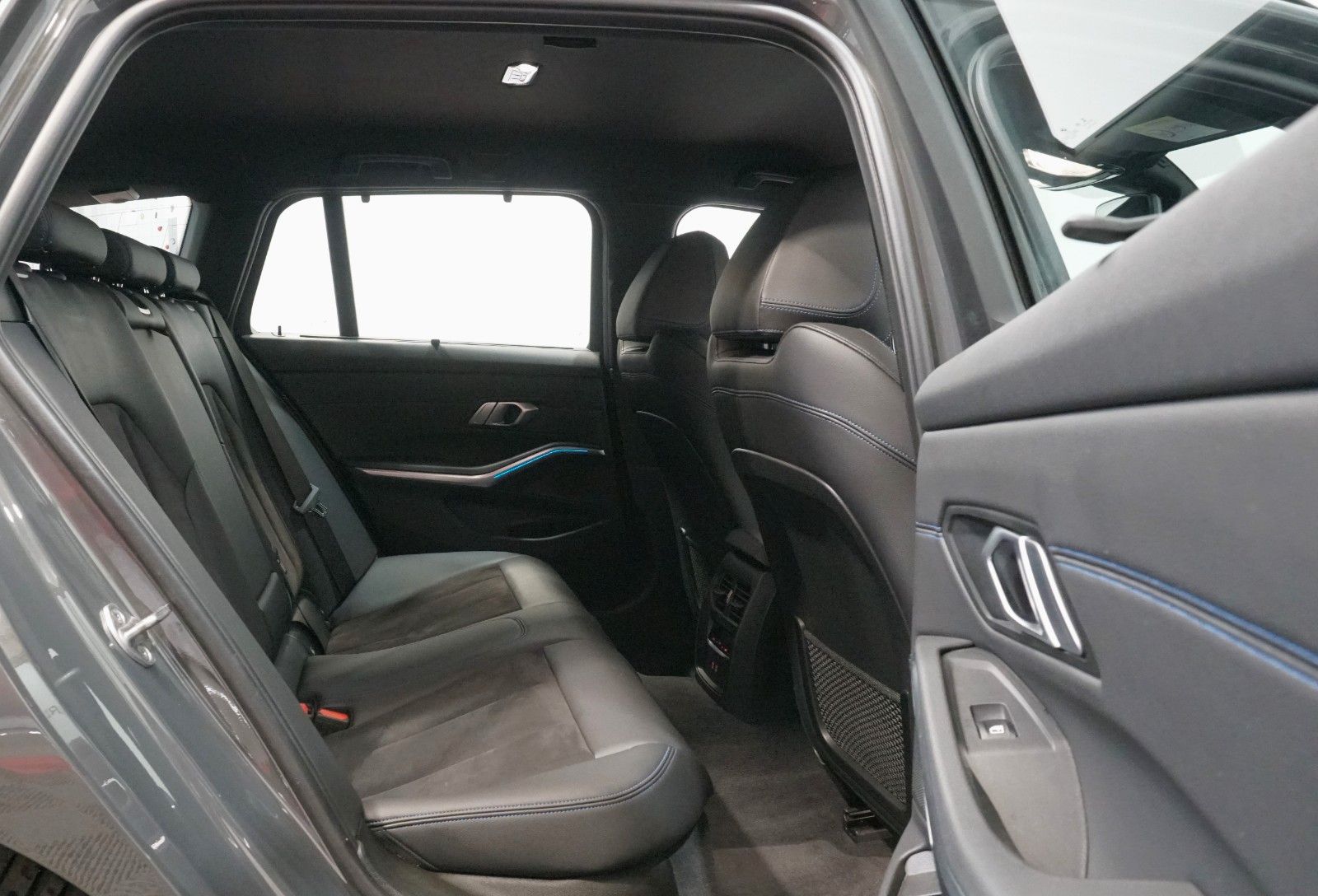 BMW 330 e xDrive M Sport - Samsaru's Car Outlet