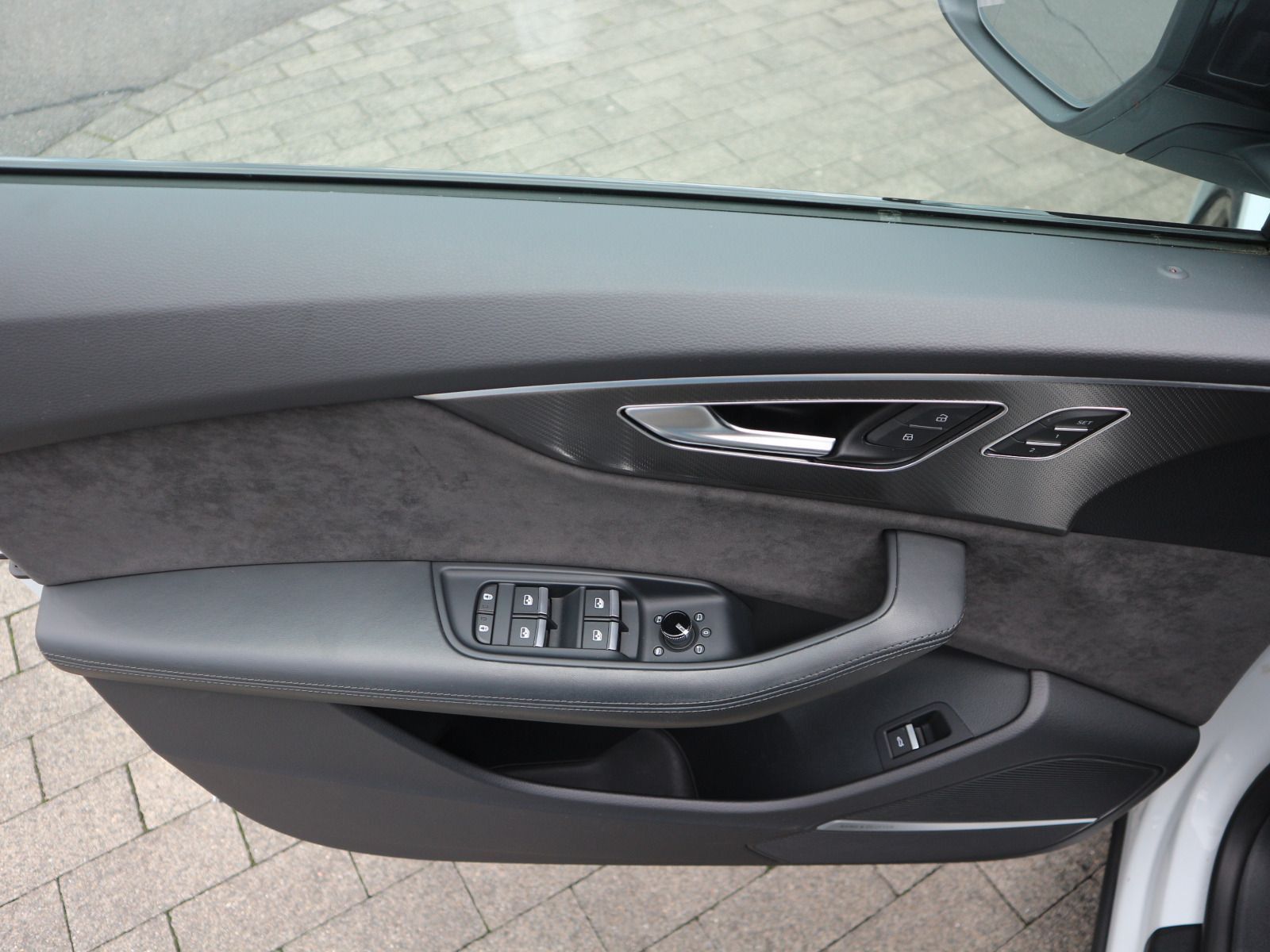 Audi RS Q8 quattro PANO+KERAMIK+AHK+HEADUP+ACC+MATRIX